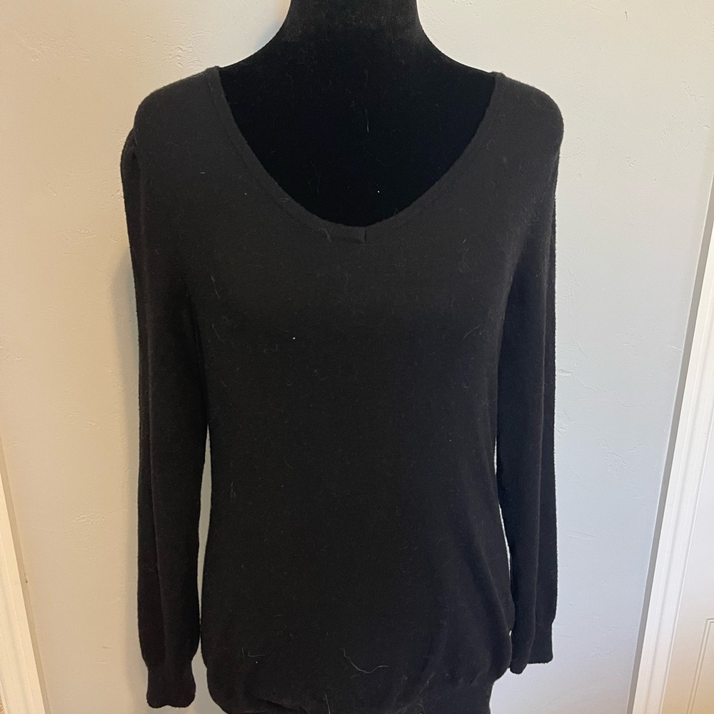Fun criss cross sweater cozy black